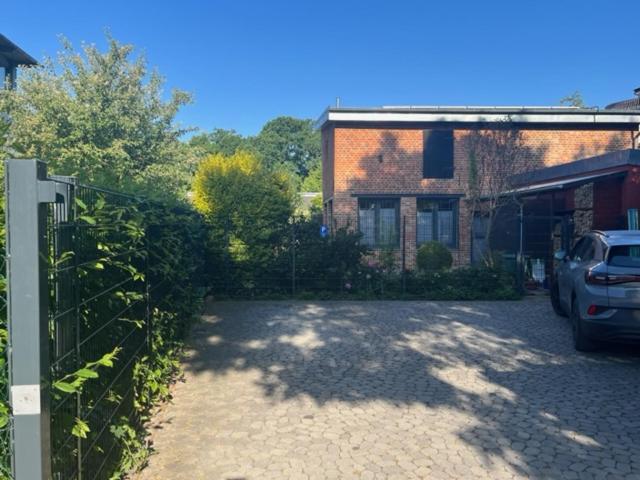 Fewo Mit 3 Sz, Direkte Innenstadtlage, Suedterrasse, Parkplatz Auf Dem Eigenem Privatgrundstueck, 2X E-Bike Und E-Autoladesaeule Inklusive, Konzertkirche, Schauspielhaus, Fh, Jahnsportforum Sowie Der Tollensesee Sind Fusslaeufig In Ein Paar Minuten E 노이브란덴부르크 외부 사진
